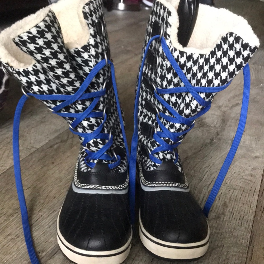 Women’s size 8 Sorel Snow boots!!! Barely used!